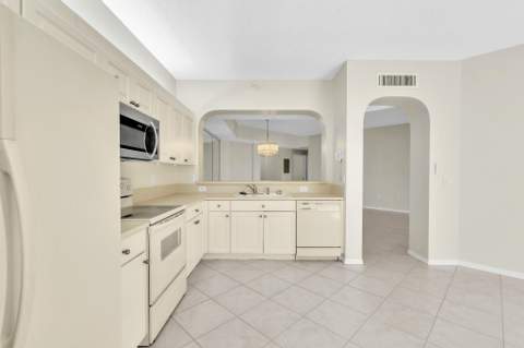 7775 Southampton Terrace #307, Tamarac FL - photo 10 of 76