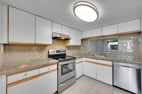 796 NW 91st Terrace, Plantation FL - photo 8 of 30