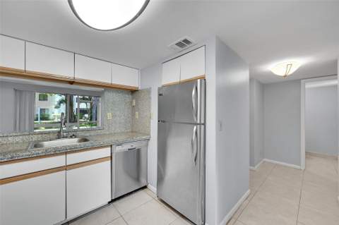796 NW 91st Terrace, Plantation FL - photo 9 of 30