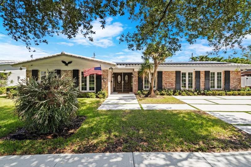 5 bedroom Single Family Residence at 2141 NE 67th Street, Imperial Point 5 Sec, Fort Lauderdale — photo 4