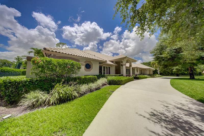 4 bedroom Single Family Residence at 13406 Doubletree Circle, Pinewood Of Wellington, Wellington — photo 3