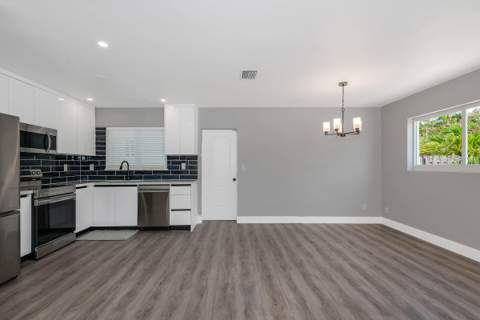 2733 NE 6th Avenue, Wilton Manors FL - photo 11 of 47