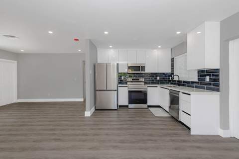 2733 NE 6th Avenue, Wilton Manors FL - photo 6 of 47