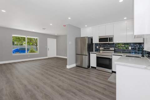 2733 NE 6th Avenue, Wilton Manors FL - photo 7 of 47
