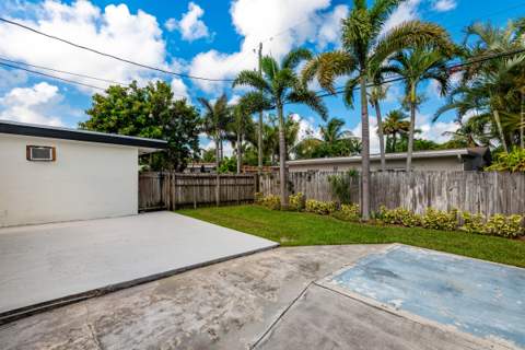 2733 NE 6th Avenue, Wilton Manors FL - photo 24 of 47