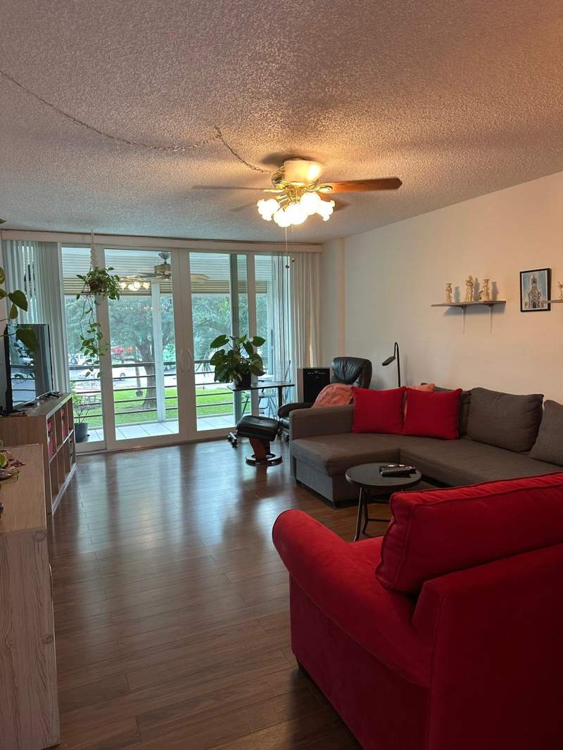 2 bedroom Condominium at 115 Royal Pk Drive #2g, Royal Park Condo, Oakland Park — photo 2