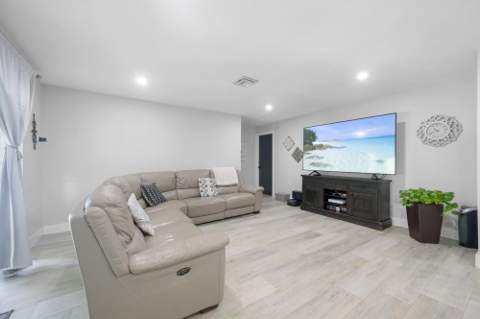 6850 NW 7th Street, Plantation FL - photo 6 of 38