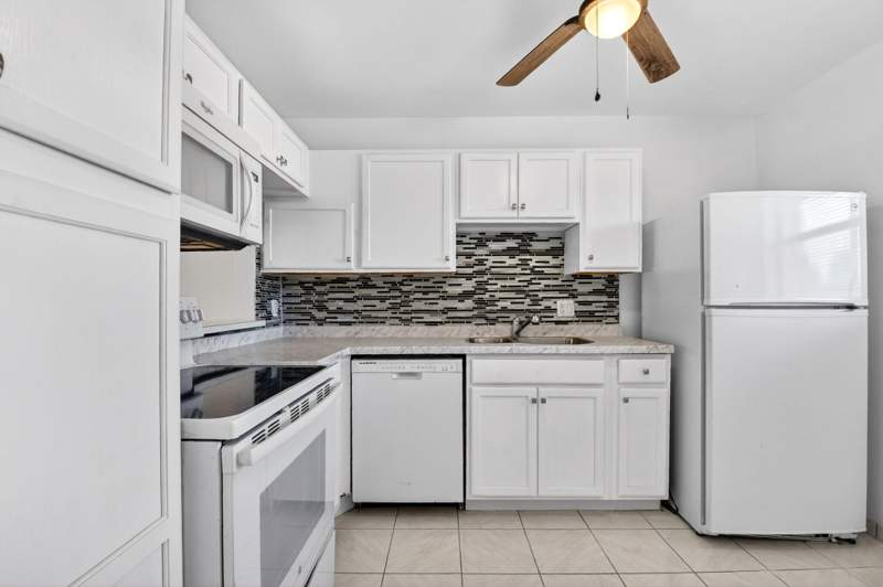 2 bedroom Condominium at 201 Oxford 600, Oxford Condo, West Palm Beach — photo 3