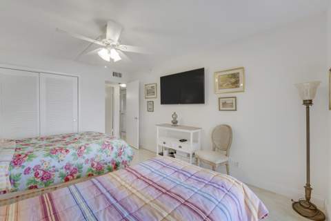 210 Wellington, West Palm Beach FL - photo 17 of 22
