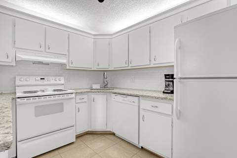 337 Pine Ridge Circle #D-2, Greenacres FL - photo 15 of 63