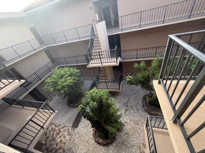 1 bedroom Condominium at 4040 N Hills Drive #35, Emerald Hills C C Apts Condo, Hollywood — photo 5