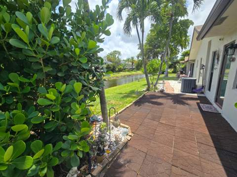 2098 SW 17th Drive, Deerfield Beach FL - photo 6 of 28