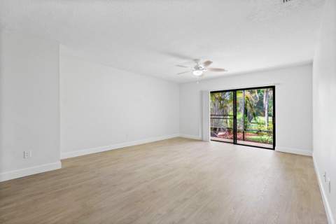 9405 Dundee Drive, Lake Worth FL - photo 19 of 41