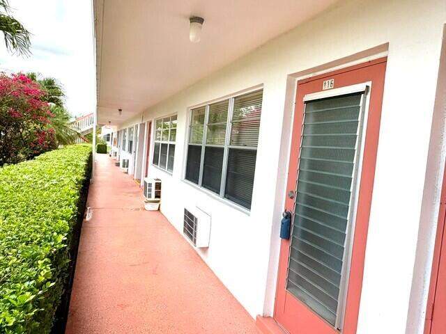1 bedroom Condominium at 116 Windsor F, Windsor Condos, West Palm Beach — photo 2
