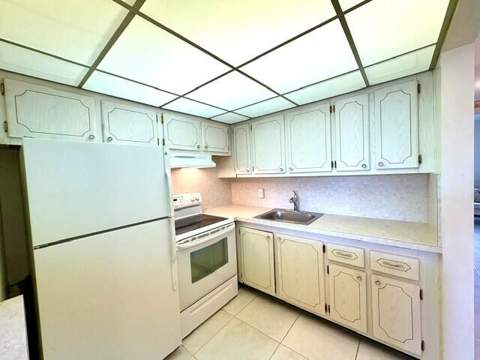 116 Windsor F, West Palm Beach FL - photo 13 of 41