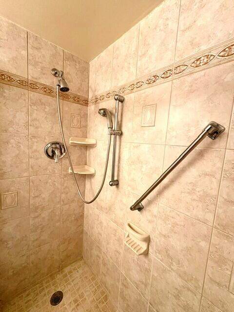 116 Windsor F, West Palm Beach FL - photo 21 of 41