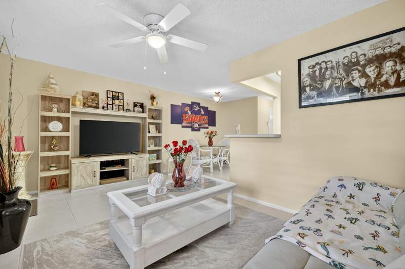 1 bedroom Condominium at 23 Lake Vista Trail #204, Vista St Lucie Buildings 9 Thru 20, Port St. Lucie — photo 2