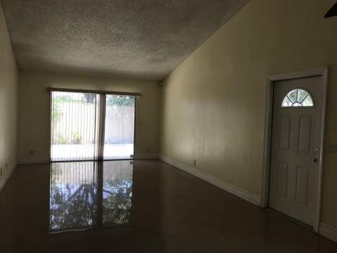 1534 Royal Forest Court, West Palm Beach FL - photo 6 of 25