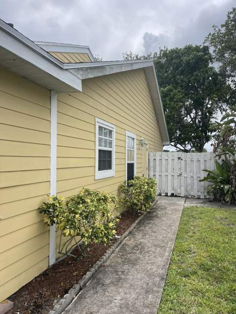 1534 Royal Forest Court, West Palm Beach FL - photo 18 of 25