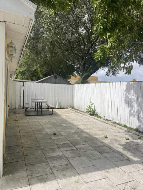 1534 Royal Forest Court, West Palm Beach FL - photo 20 of 25