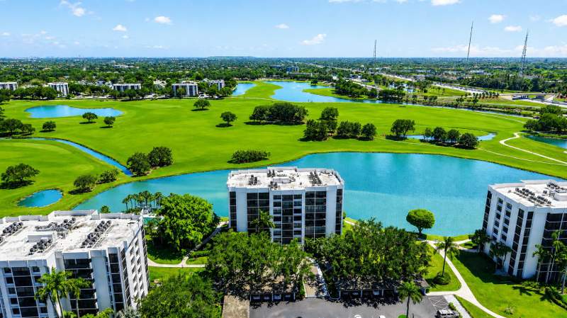 3 bedroom Condominium at 7768 Lakeside Boulevard #551, Lakewood Midrise Condo, Boca Raton — photo 3