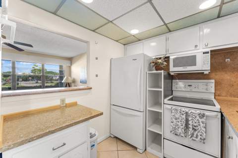 1017 Harwood C, Deerfield Beach FL - photo 6 of 19