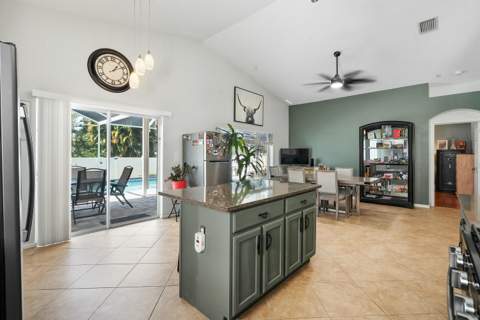 2480 SE Springtree Place, Stuart FL - photo 11 of 39