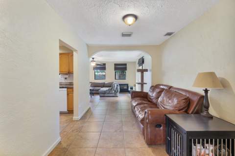 713 NE 35th Street, Oakland Park FL - photo 8 of 23