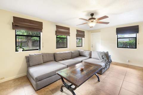 713 NE 35th Street, Oakland Park FL - photo 10 of 23