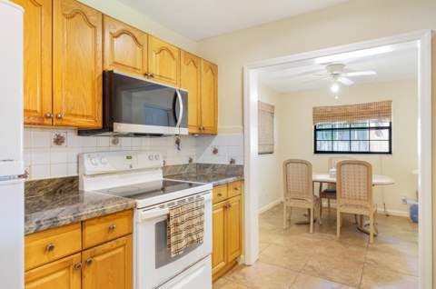 713 NE 35th Street, Oakland Park FL - photo 12 of 23