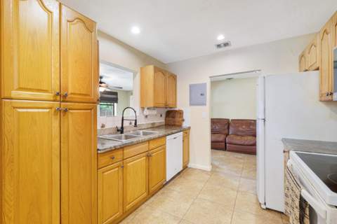 713 NE 35th Street, Oakland Park FL - photo 14 of 23