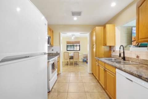 713 NE 35th Street, Oakland Park FL - photo 15 of 23