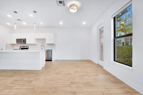 8358 NW 7th Place, Plantation FL - photo 9 of 32