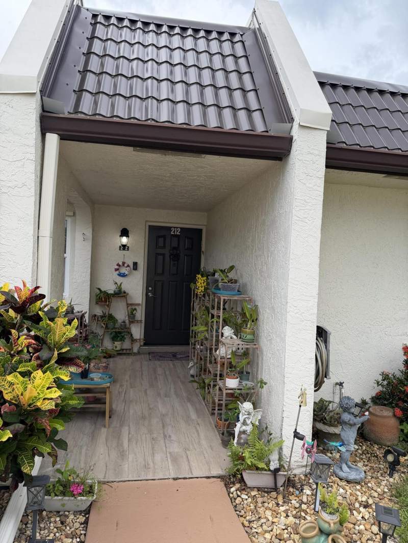 2 bedroom Condominium at 212 Lake Susan Lane, Golden Lakes Village Condo M, West Palm Beach — photo 3