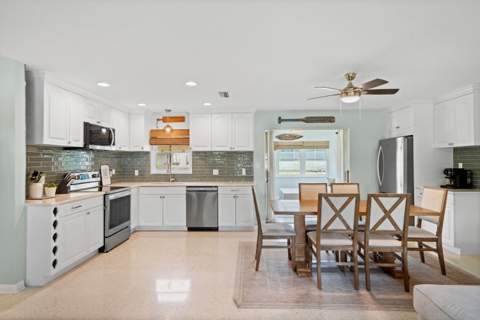 1621 Frances Avenue, Fort Pierce FL - photo 8 of 46
