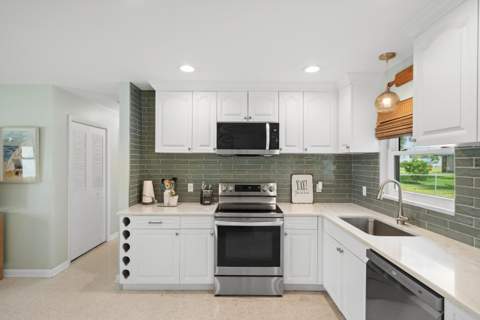 1621 Frances Avenue, Fort Pierce FL - photo 10 of 46