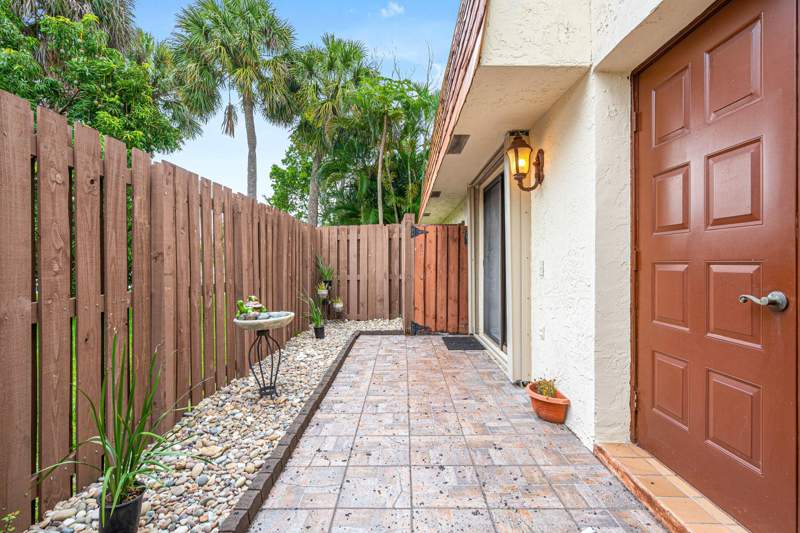 3 bedroom Townhouse at 8321 S Coral Circle, Woodville, North Lauderdale — photo 4