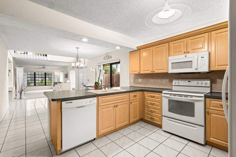 8321 S Coral Circle, North Lauderdale FL - photo 14 of 49