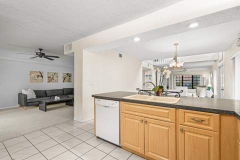 8321 S Coral Circle, North Lauderdale FL - photo 15 of 49