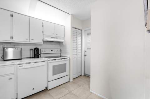 4501 NE 21 Avenue #406, Fort Lauderdale FL - photo 7 of 26