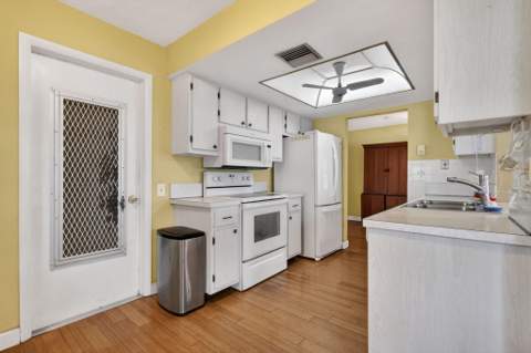 1104 W Ocean Avenue, Boynton Beach FL - photo 17 of 37