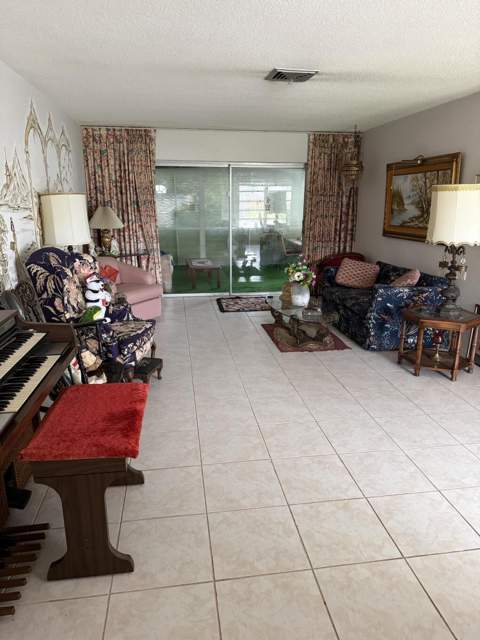 626 S Crescent Drive, Hollywood FL - photo 6 of 16