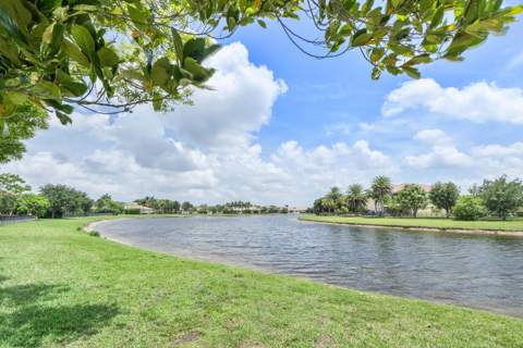 2392 Bellarosa Circle, Royal Palm Beach FL - photo 18 of 59
