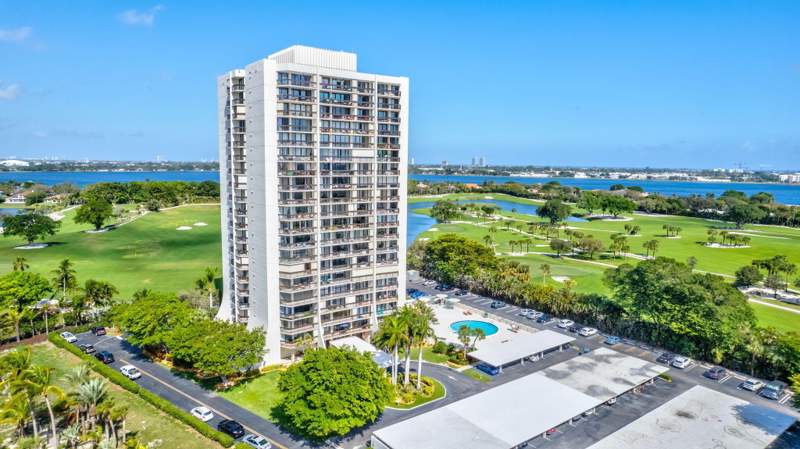 2 bedroom Condominium at 2000 Presidential Way #702, Lands Of The President Condo 2 ,, West Palm Beach — photo 3