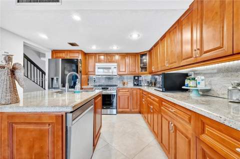1490 Laguna Lane, Pembroke Pines FL - photo 6 of 21