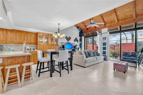 1490 Laguna Lane, Pembroke Pines FL - photo 12 of 21
