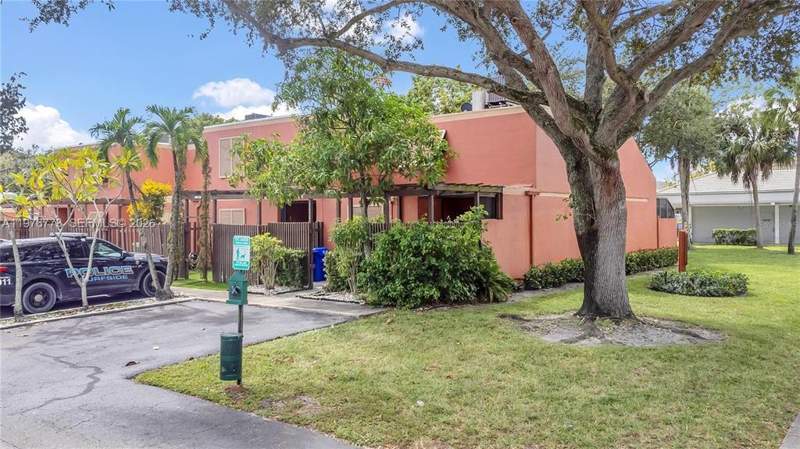 2 bedroom Townhouse at 1490 Laguna Lane, Everglades Sugar & Land Co, Pembroke Pines — photo 3