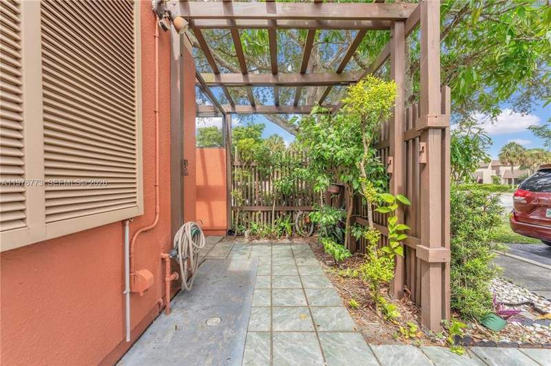 2 bedroom Townhouse at 1490 Laguna Lane, Everglades Sugar & Land Co, Pembroke Pines — photo 5