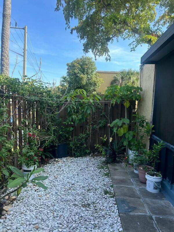3 bedroom Townhouse at 5601 Blueberry Court #157, Blueberry Hill IV Condo, Lauderhill — photo 4