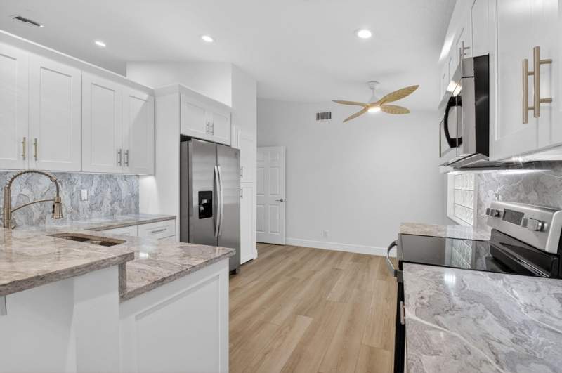 3 bedroom Single Family Residence at 5891 Royal Isles Boulevard, Royal Lakes, Boynton Beach — photo 2